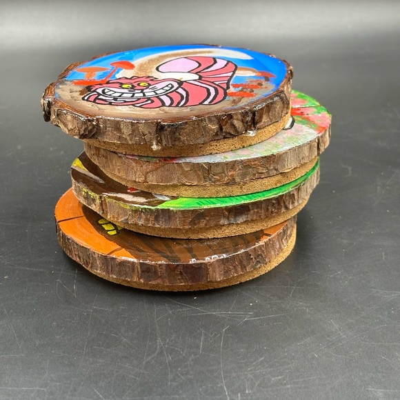 UPON REQUEST Set of 4 Handmade Coasters of “Alice In Wonderland” Hand Painted - Picture 5 of 7